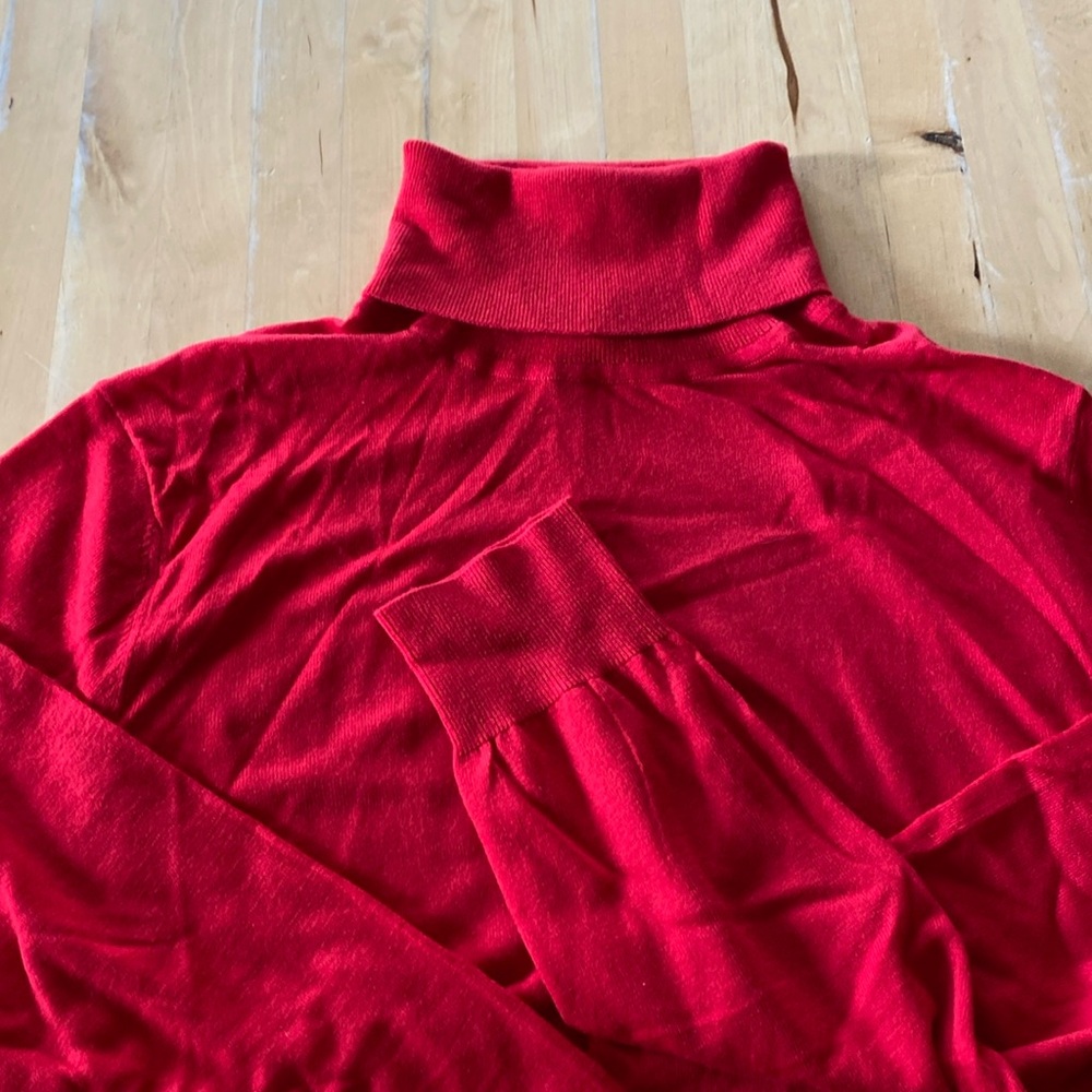 Men’s cherry red Paisley & Gray turtleneck lightweight sweater NWOT wool blend.